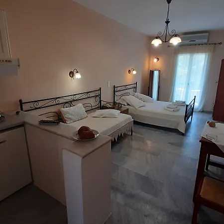 Agnadi Lägenhetshotell Agia Anna (Naxos)