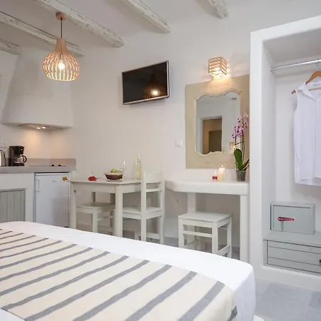 Agnadi Lägenhetshotell Agia Anna (Naxos)