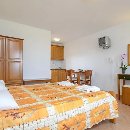 Agnadi 2* Agia Anna (Naxos)