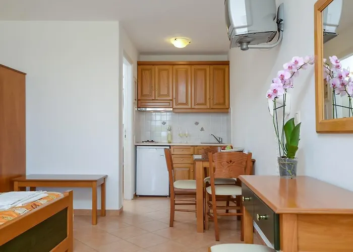 Agnadi Aparthotel 2*